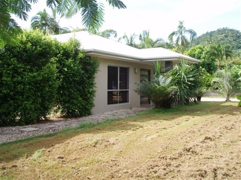 18 Pioneer Street, Mission Beach QLD 4852