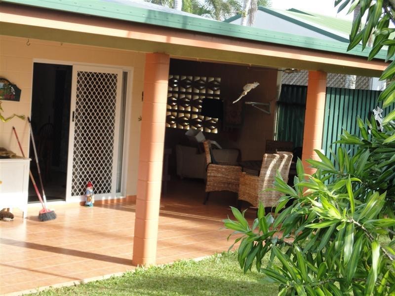 18 Kent Close, Mission Beach QLD 4852