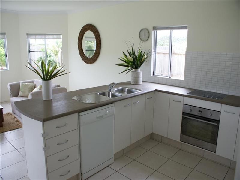 39 MIDSHIPMAN Street, South Mission QLD 4852