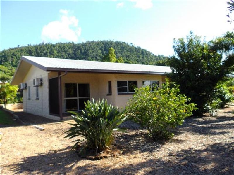 27 Pioneer Street, Bingil Bay QLD 4852