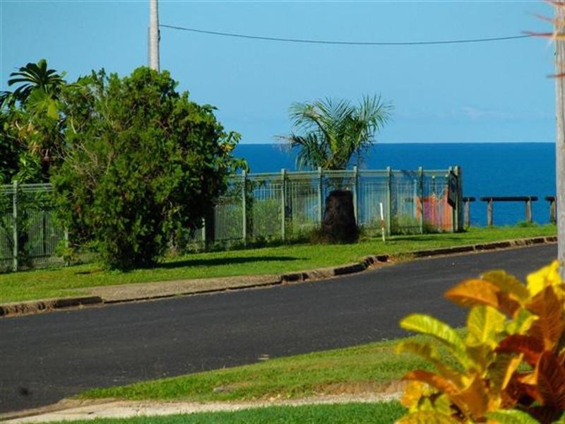 27 Pioneer Street, Bingil Bay QLD 4852