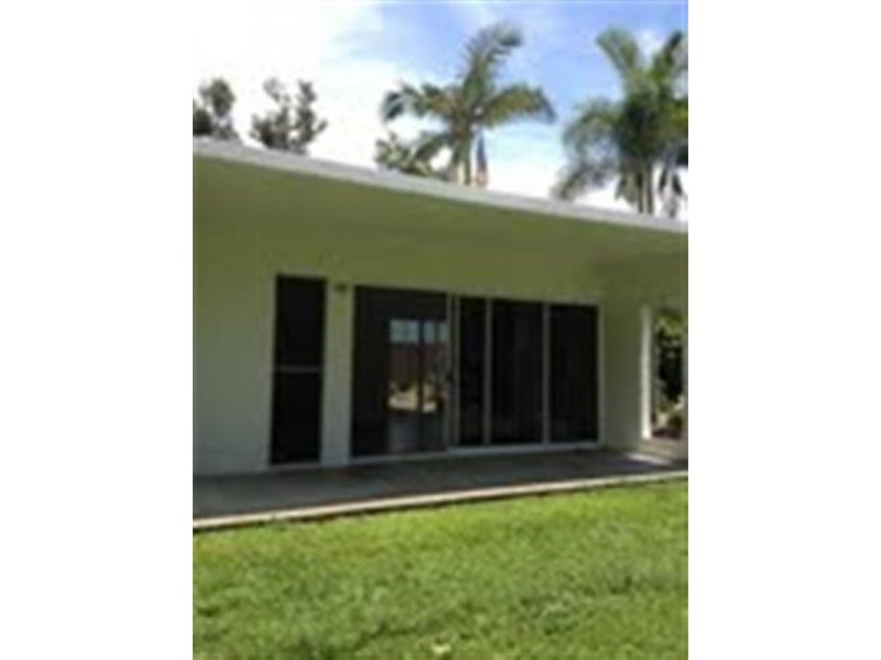 33 Pacific Parade, Mission Beach QLD 4852