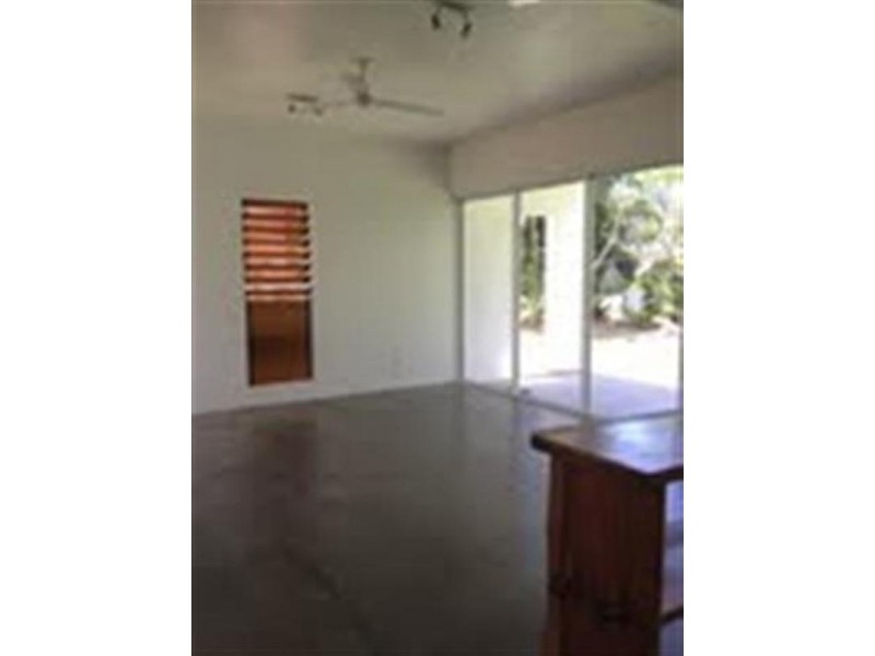 33 Pacific Parade, Mission Beach QLD 4852