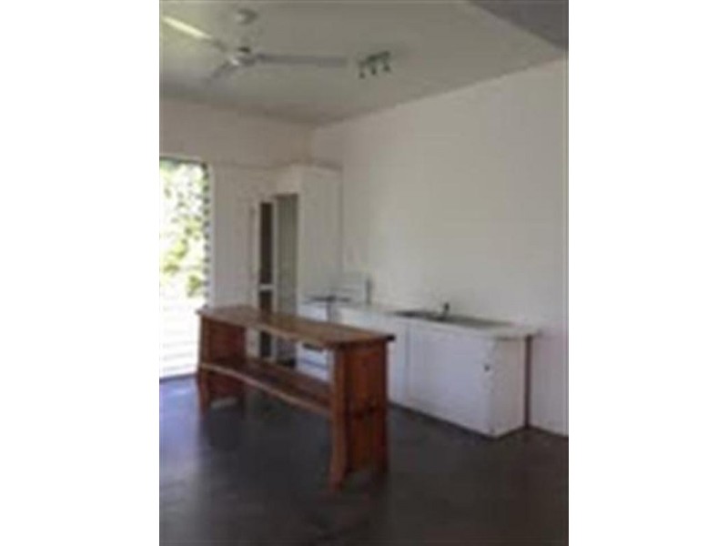 33 Pacific Parade, Mission Beach QLD 4852