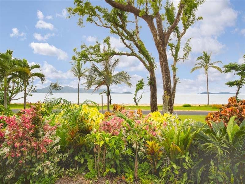 104 Kennedy Esplanade, South Mission QLD 4852