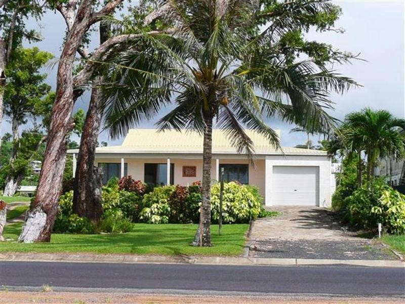 104 Kennedy Esplanade, South Mission QLD 4852
