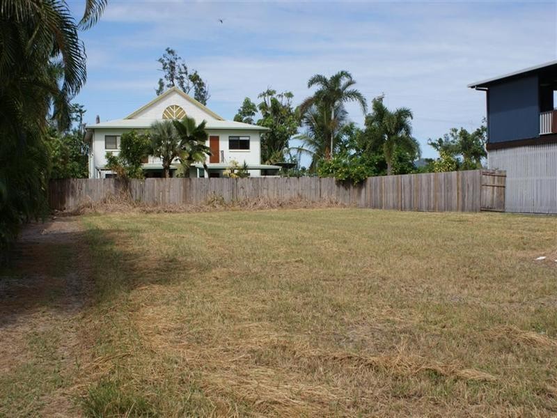 48 HOLLAND Street, Wongaling Beach QLD 4852
