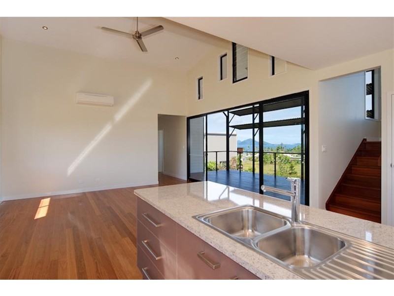 4 Rise Crescent, Mission Beach QLD 4852