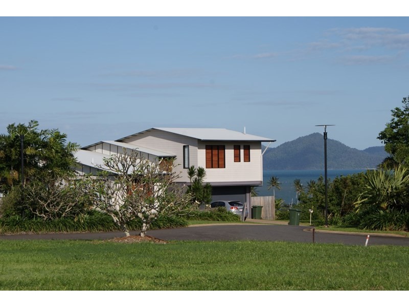 4 Rise Crescent, Mission Beach QLD 4852