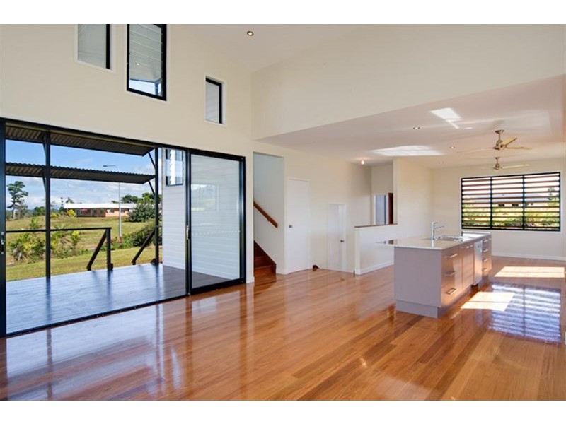 4 Rise Crescent, Mission Beach QLD 4852