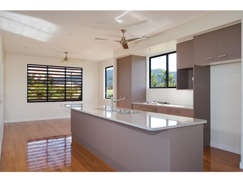 4 Rise Crescent, Mission Beach QLD 4852