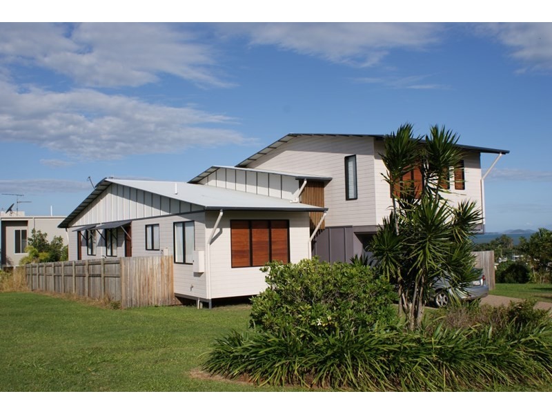4 Rise Crescent, Mission Beach QLD 4852