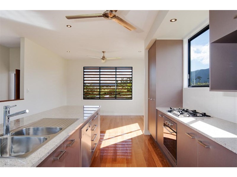 4 Rise Crescent, Mission Beach QLD 4852