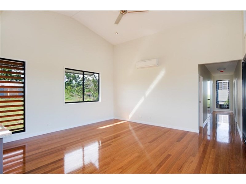 4 Rise Crescent, Mission Beach QLD 4852