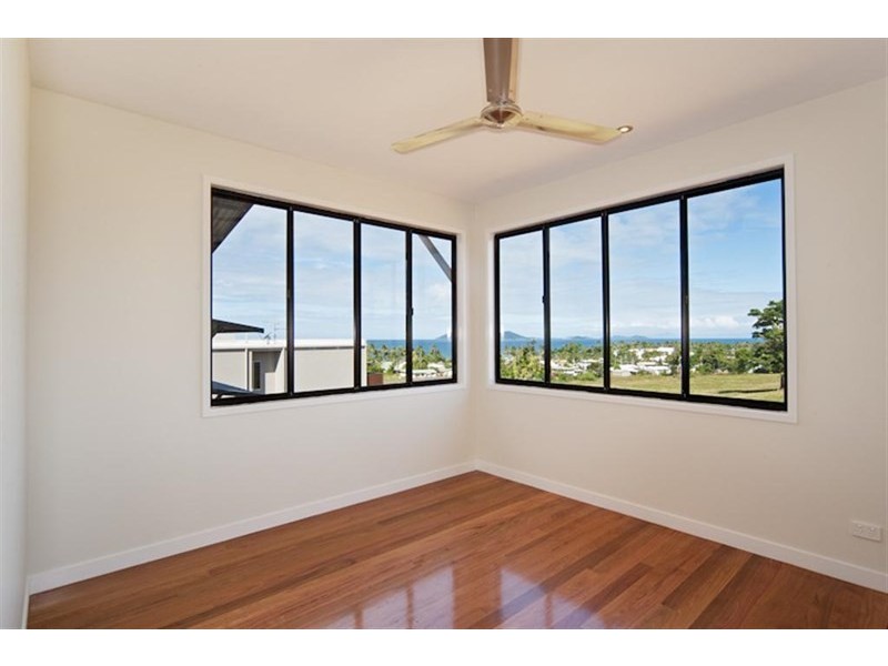 4 Rise Crescent, Mission Beach QLD 4852