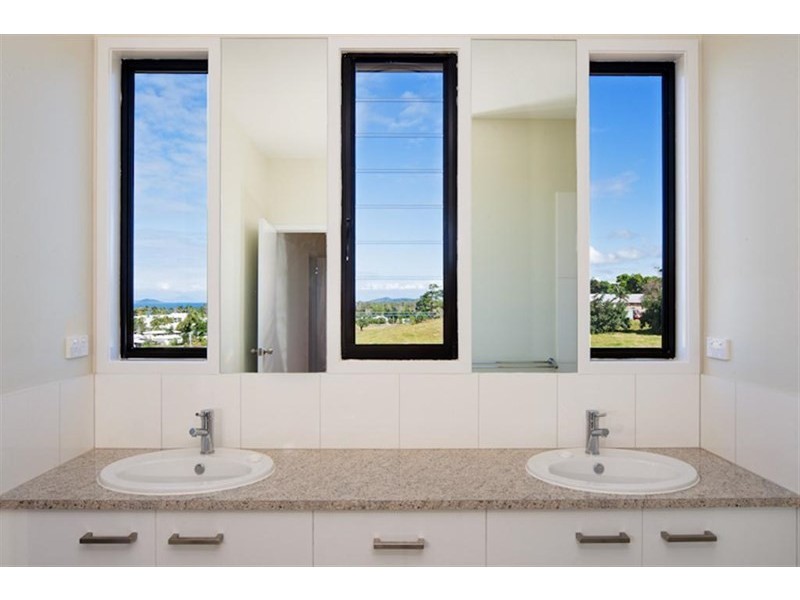 4 Rise Crescent, Mission Beach QLD 4852