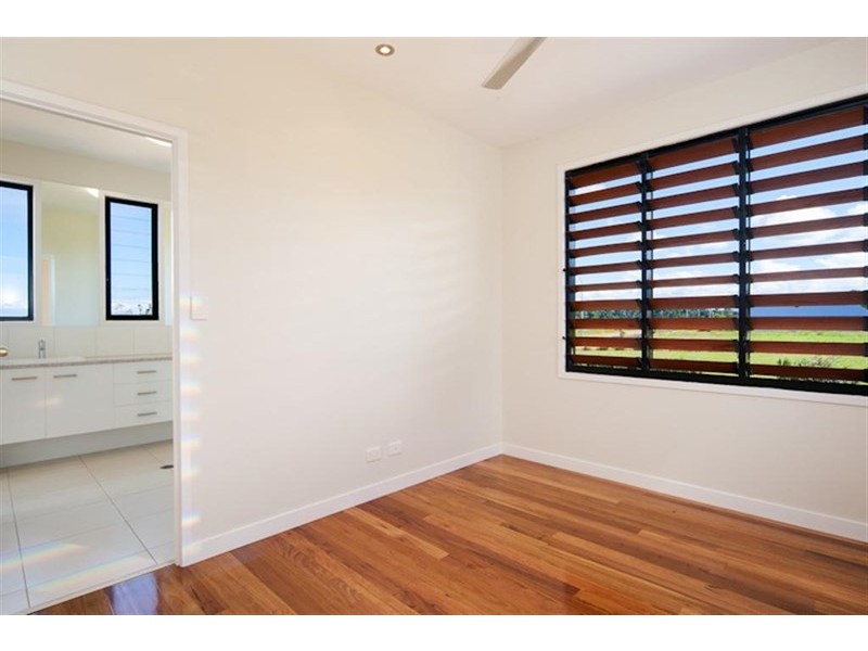 4 Rise Crescent, Mission Beach QLD 4852