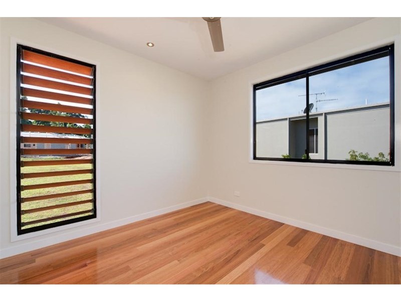 4 Rise Crescent, Mission Beach QLD 4852