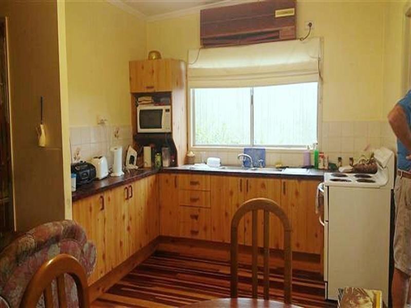 11 Endeavour Avenue, Mission Beach QLD 4852