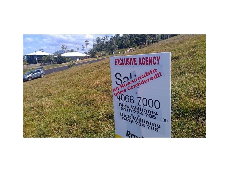 5 The Boulevard, South Mission QLD 4852