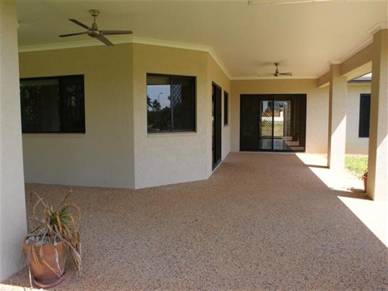 9 Oceanview Drive, Mission Beach QLD 4852