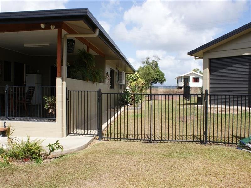 7 HENRY Street, Silkwood QLD 4856