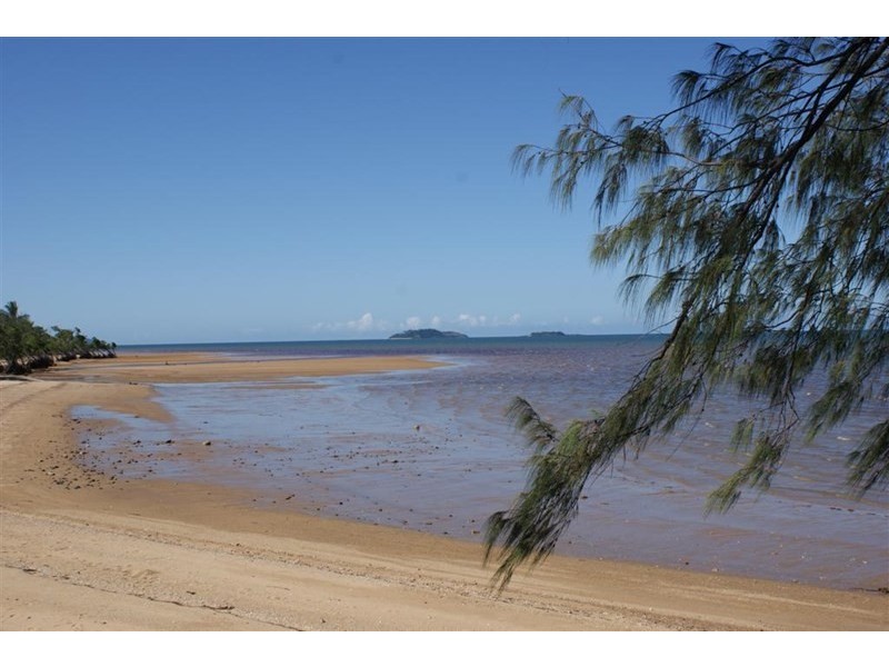 13 Dalgleish Street, Kurrimine Beach QLD 4871