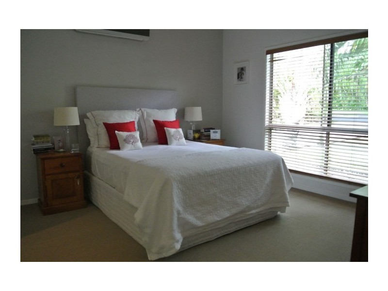 18 Pioneer Street, Bingil Bay QLD 4852