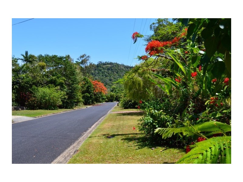 18 Pioneer Street, Bingil Bay QLD 4852