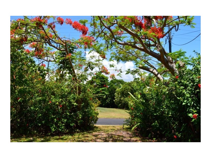 18 Pioneer Street, Bingil Bay QLD 4852