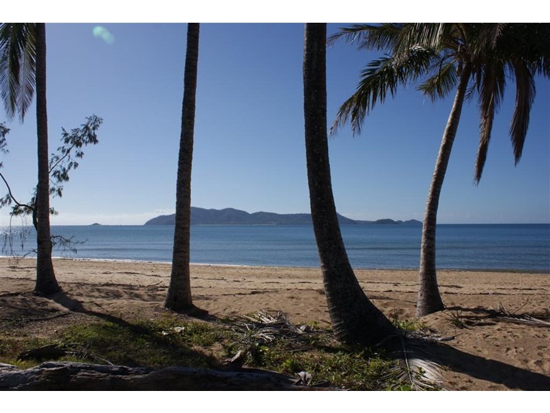 8 Coonanglebah Close, Mission Beach QLD 4852