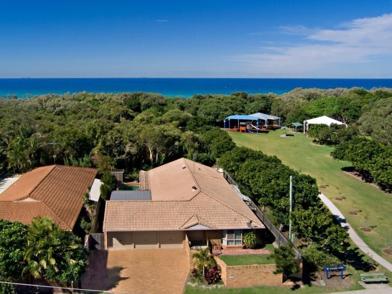 209 Oceanic Drive, Warana QLD 4575