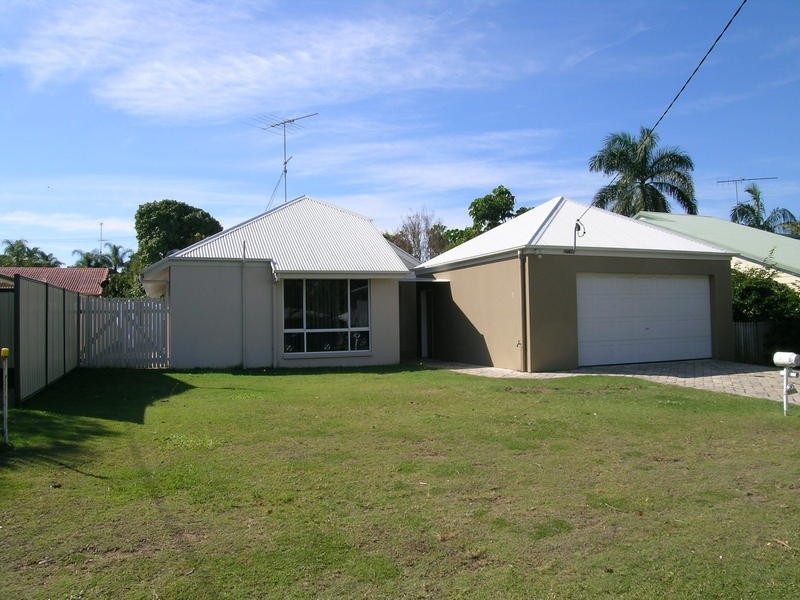 33 Bauhinia Avenue, Mooloolaba QLD 4557