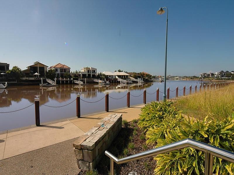 136 Grand Parade, Parrearra QLD 4575