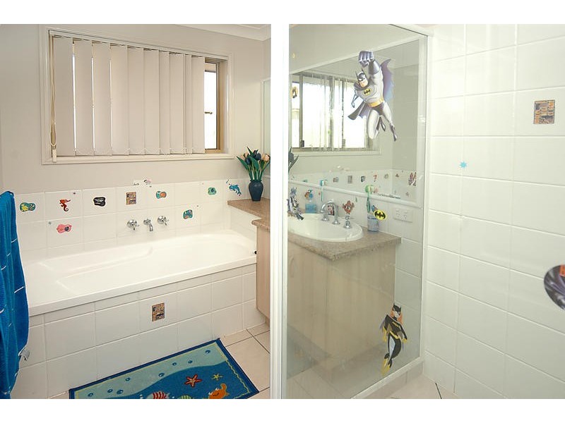 4 Lombok Street, Parrearra QLD 4575