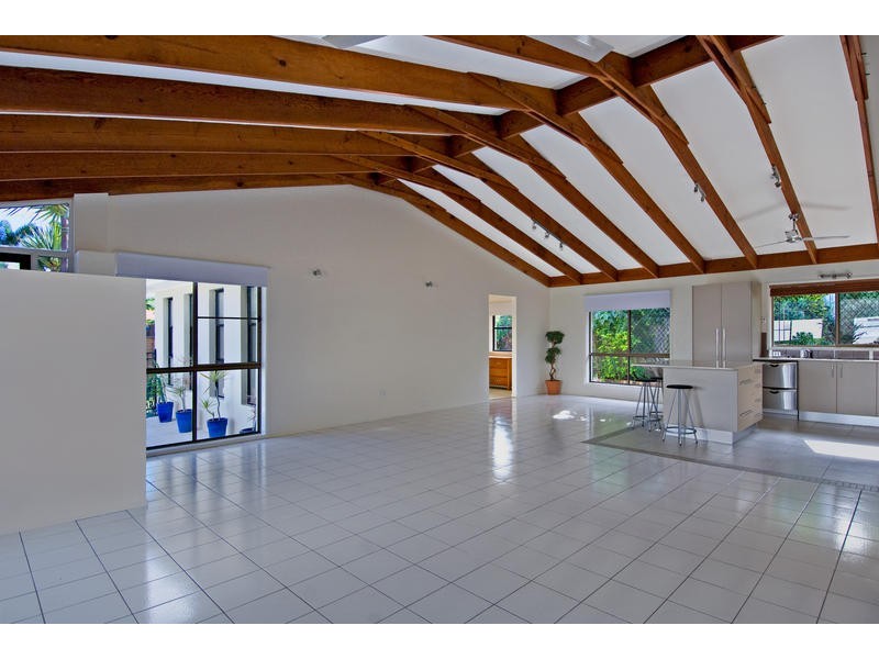 33 Ocean View Avenue, Mooloolaba QLD 4557