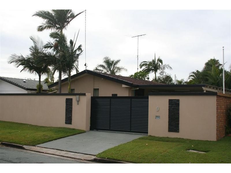 9 Girraween Street, Warana QLD 4575