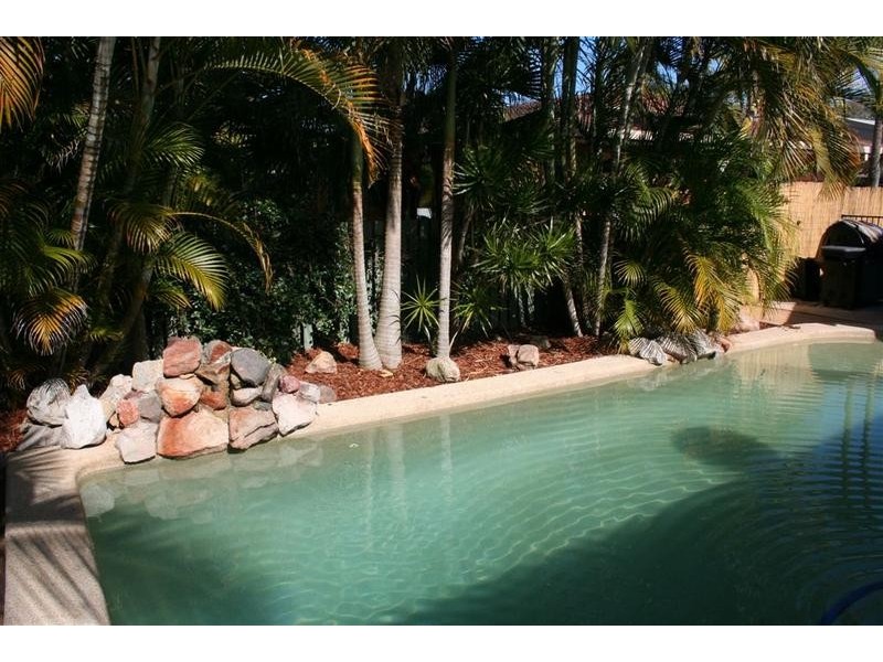 9 Girraween Street, Warana QLD 4575