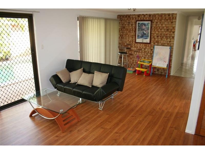 9 Girraween Street, Warana QLD 4575