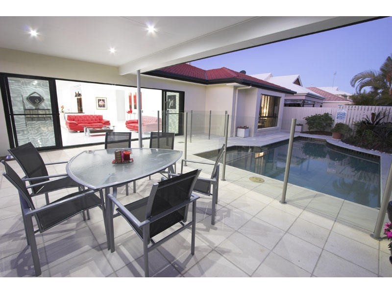 2 Corfu Street, Parrearra QLD 4575