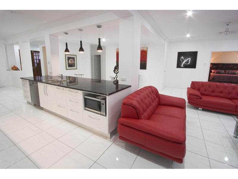 2 Corfu Street, Parrearra QLD 4575