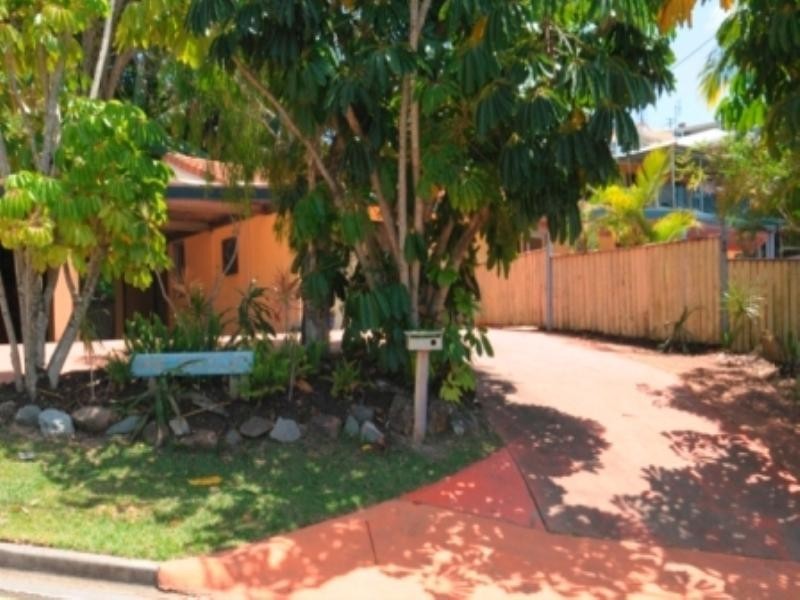 1 Yakola Parade, Alexandra Headland QLD 4572