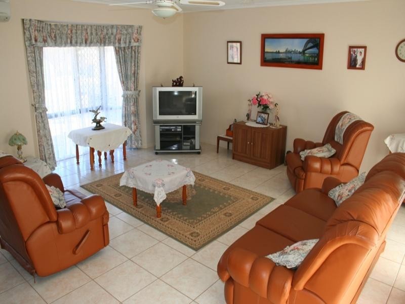 242/4 Melody Court, Warana QLD 4575