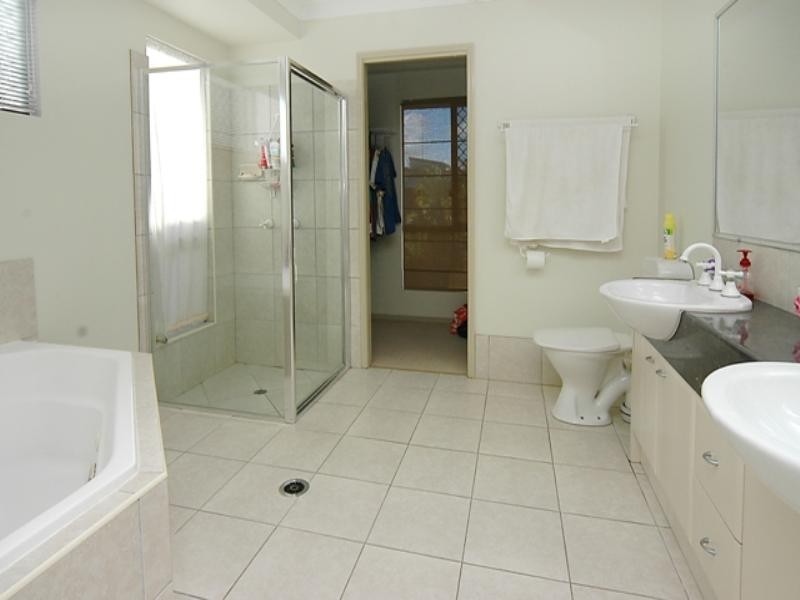 4 Madagascar Court, Parrearra QLD 4575