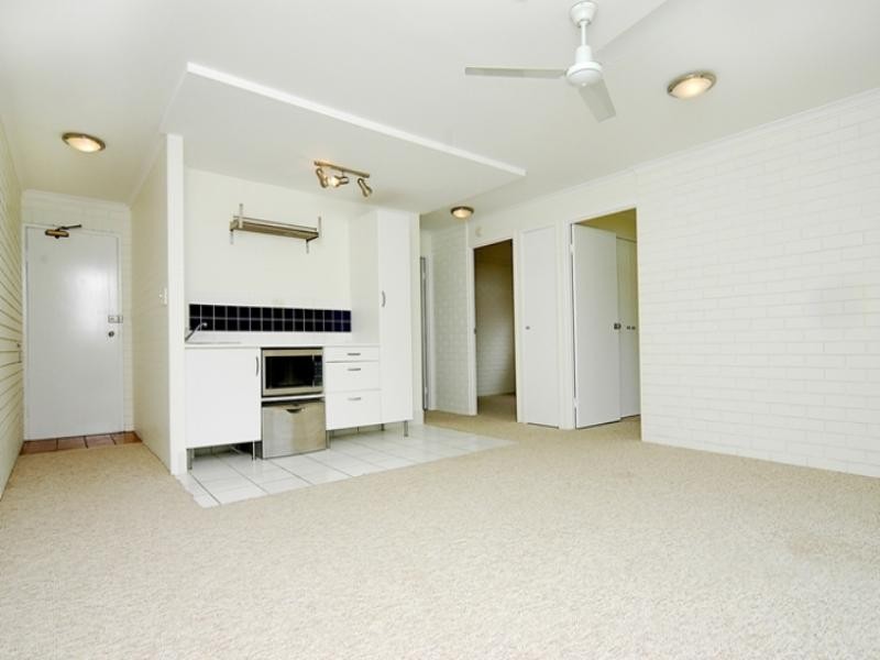 1/8 Goonawarra Drive, Mooloolaba QLD 4557