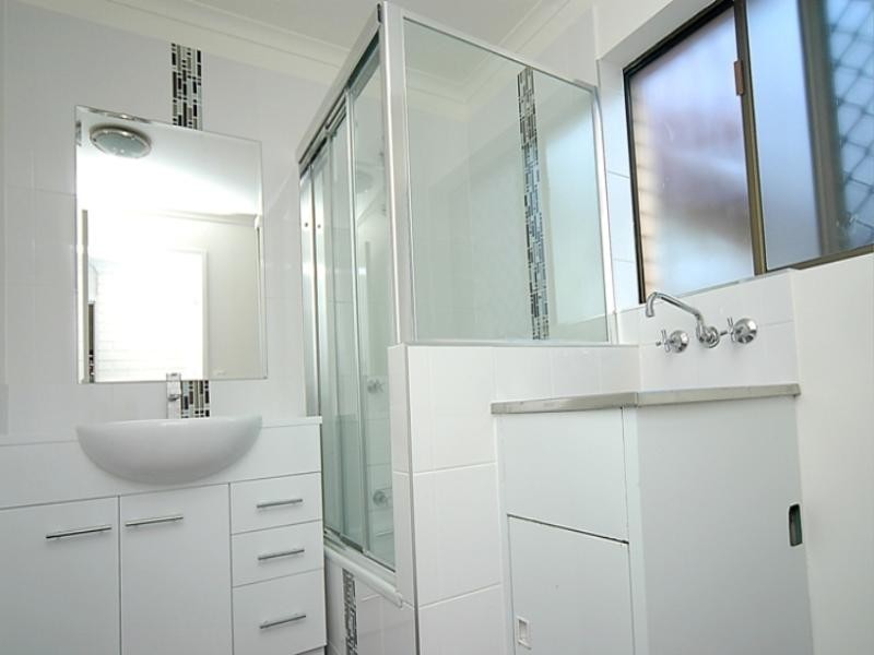 1/8 Goonawarra Drive, Mooloolaba QLD 4557