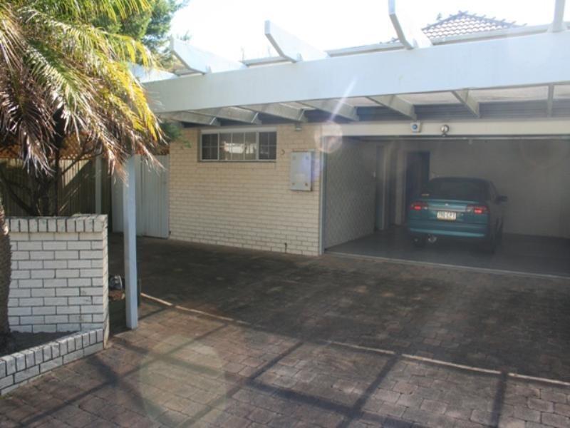 1 Currawan Street (CRN of Oceanic Drive), Warana QLD 4575