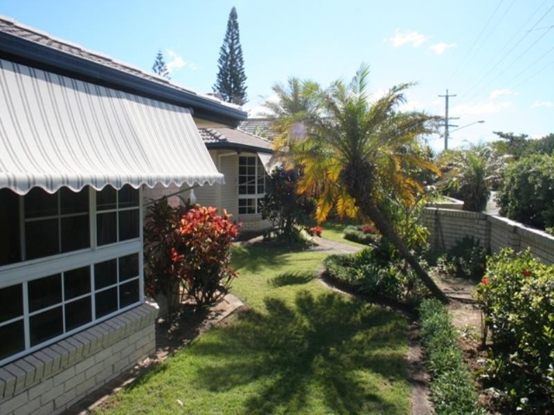 1 Currawan Street (CRN of Oceanic Drive), Warana QLD 4575