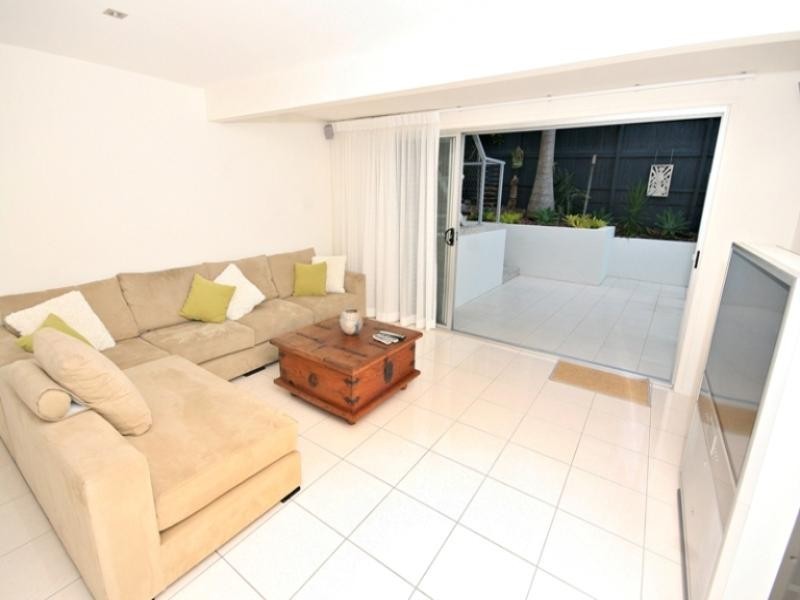 18 Lentara Crescent, Mooloolaba QLD 4557