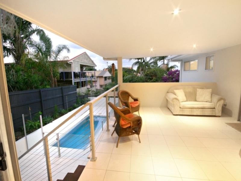 18 Lentara Crescent, Mooloolaba QLD 4557
